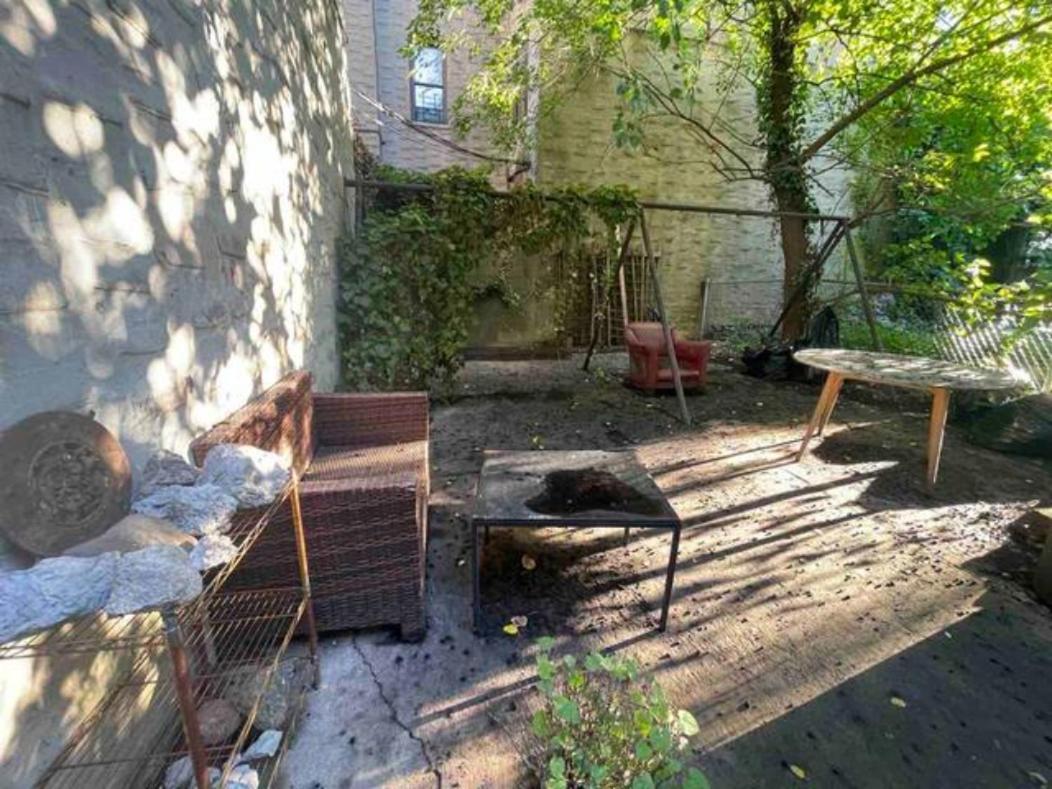 Spacious Bedroom For 4 In Shared Townhouse+garden Séjour chez l'habitant